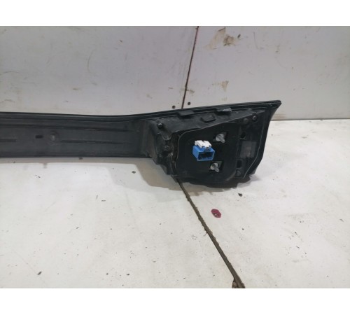 Фонарь крышки багажника центральный