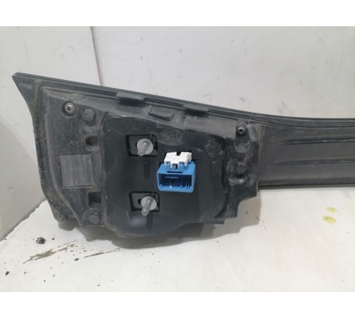 Фонарь крышки багажника центральный