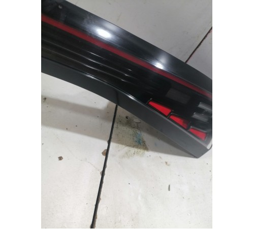 Фонарь крышки багажника центральный