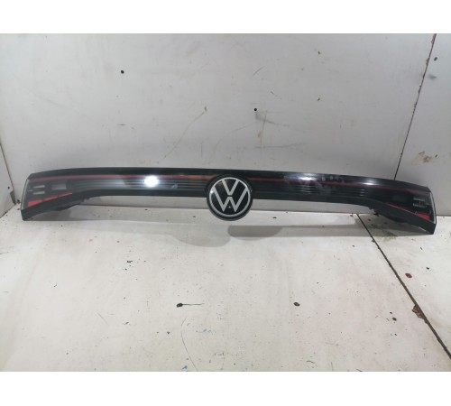 Фонарь крышки багажника центральный