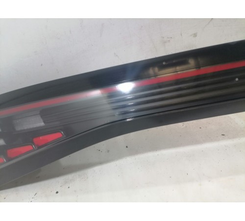 Фонарь крышки багажника центральный