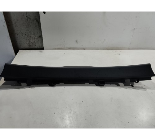 Обшивка крышки багажника