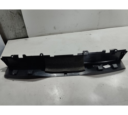 Обшивка крышки багажника