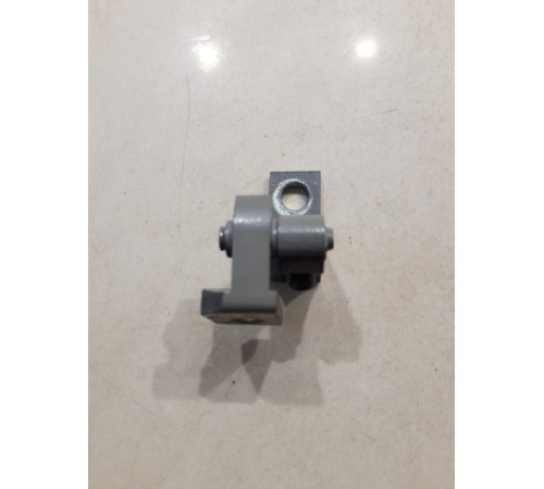 Петля двери(передняя правая нижняя)