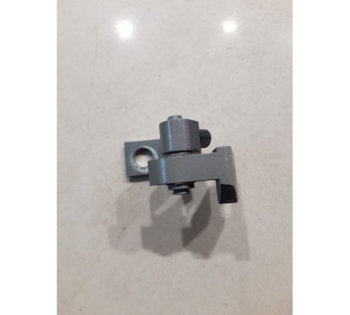 Петля двери(передняя правая нижняя)