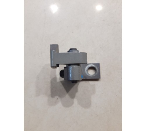 Петля двери(передняя правая нижняя)