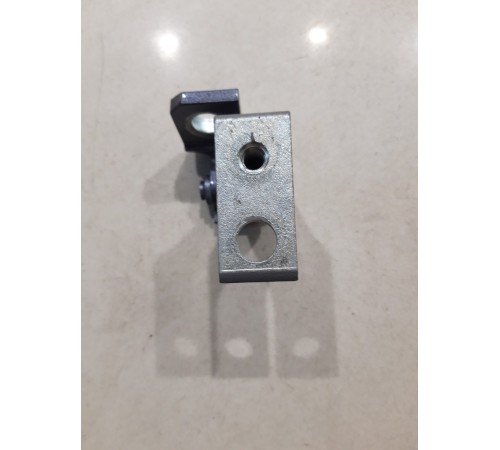 Петля двери(передняя правая нижняя)