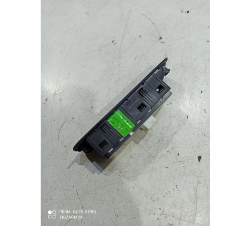 Блок управления стеклоподъемниками (передний левый)