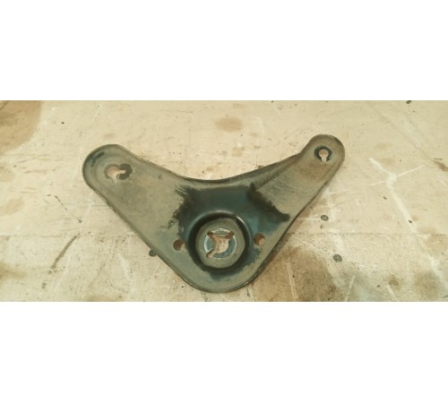 Кронштейн переднего подрамника задний правый