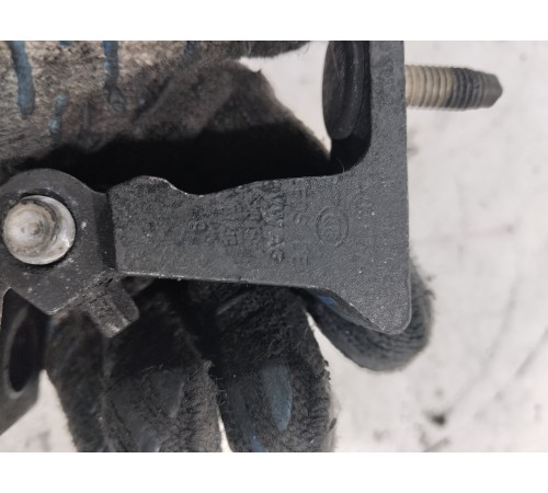 Петля двери(передняя правая верхняя)