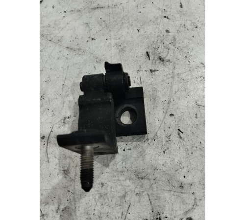 Петля двери(передняя правая верхняя)