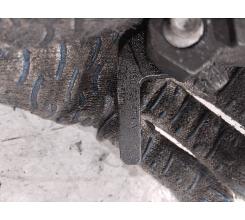 Петля двери(передняя правая верхняя)