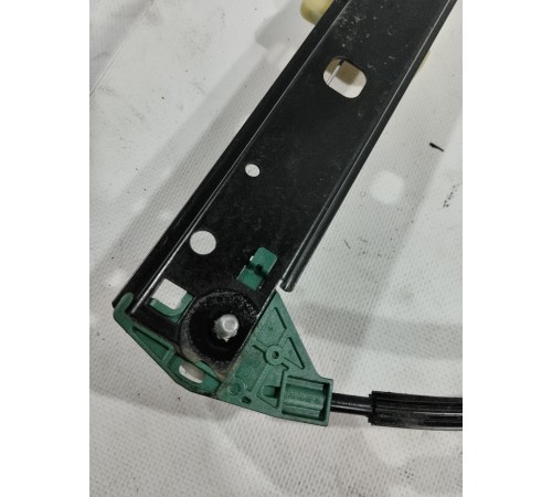 Стеклоподъемник (задний правый)