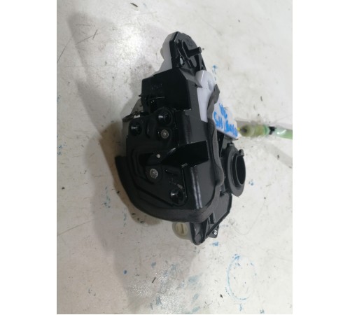 Замок двери задней правой 