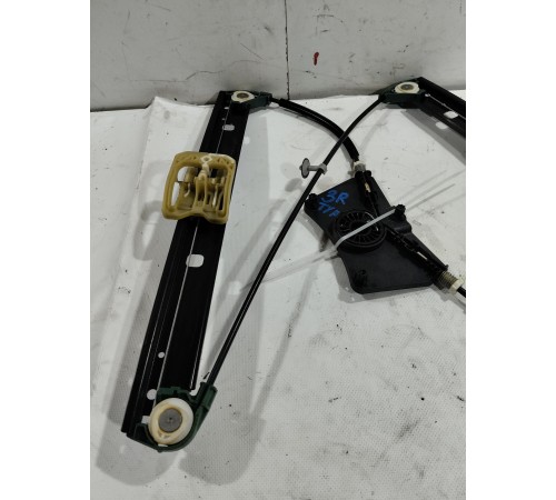 Стеклоподъемник (задний правый)