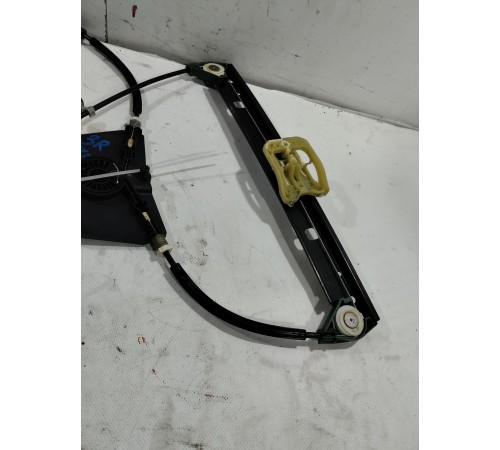 Стеклоподъемник (задний правый)
