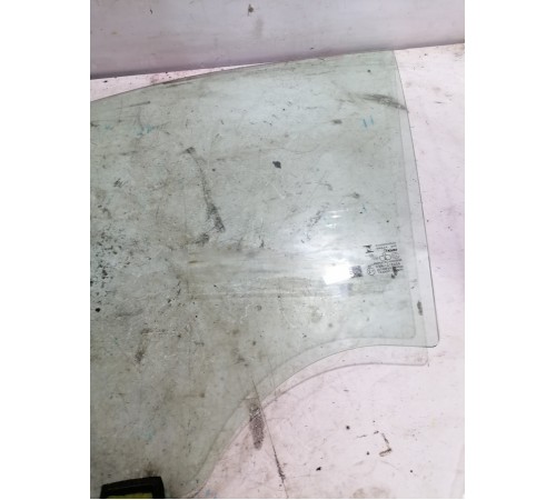 Стекло переднее левое