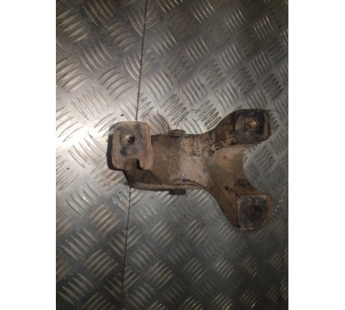 Кронштейн опоры двигателя