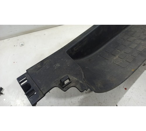 Накладка порога (передняя правая)