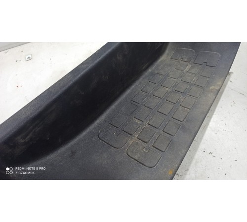 Накладка порога (передняя правая)