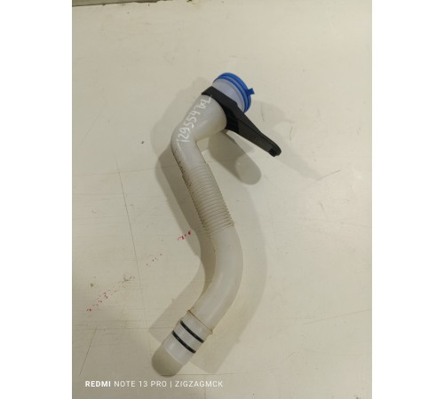 Горловина бачка омывателя с крышкой