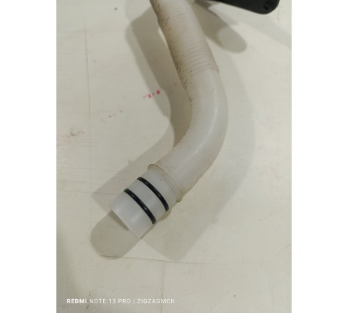 Горловина бачка омывателя с крышкой