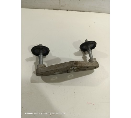 Кронштейн заднего редуктора задний