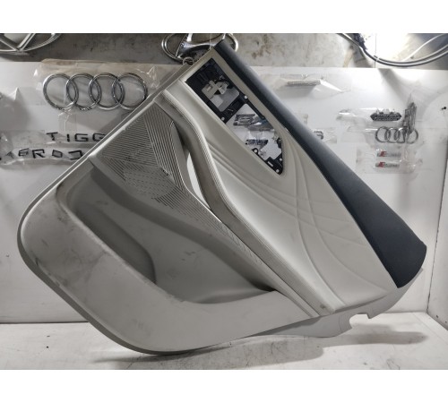 Обшивка двери задняя правая