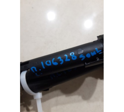 Комплект направляющих подголовника переднего левого 2шт.