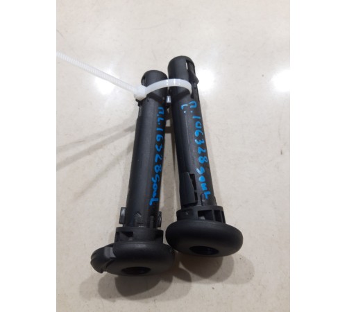 Комплект направляющих подголовника переднего левого 2шт.