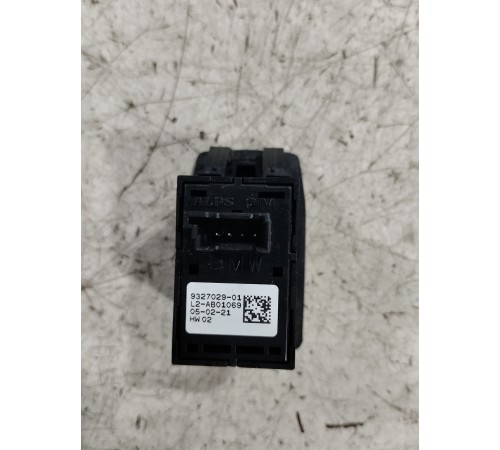 Кнопка открывания крышки багажника