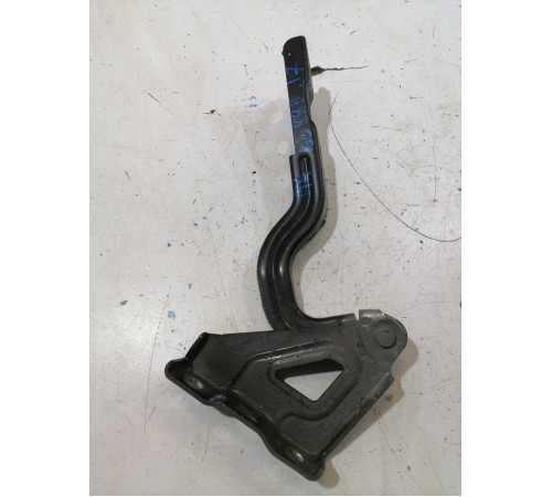 Петля капота левая