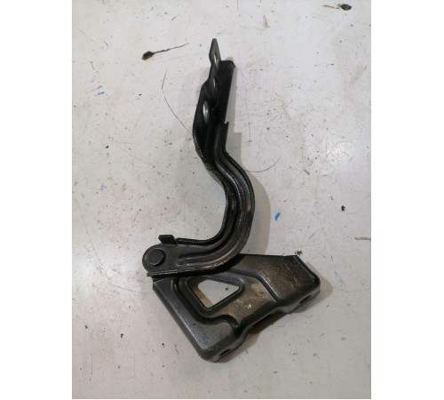 Петля капота левая