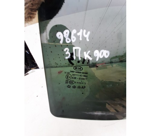 Стекло двери (заднее правое)