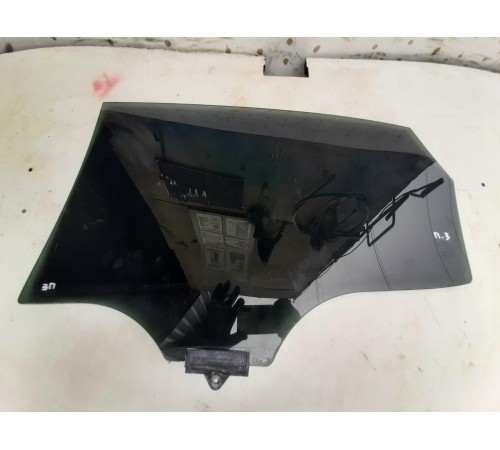 Стекло двери (заднее правое)