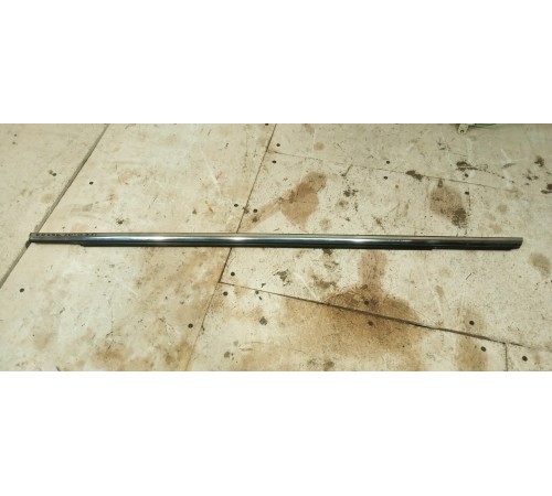 Наружний хромированный молдинг стекла двери задней правой