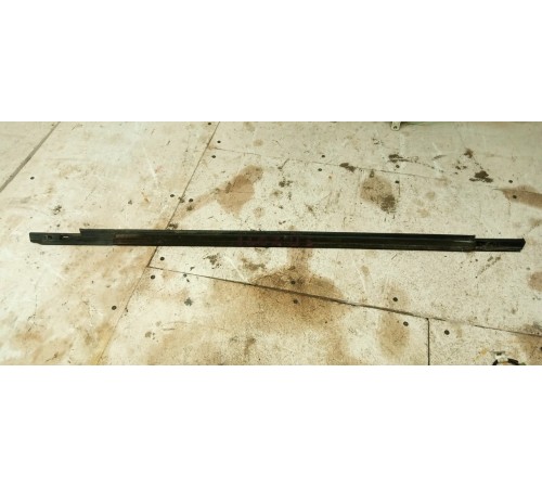 Наружний хромированный молдинг стекла двери задней правой