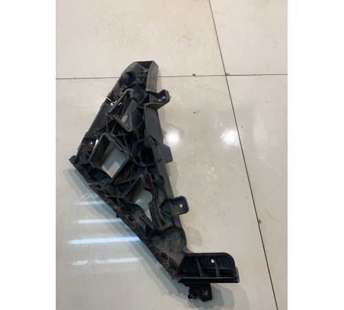 Кронштейн заднего бампера (правый)