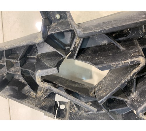 Кронштейн заднего бампера (правый)