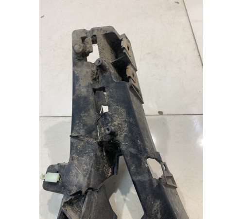 Кронштейн заднего бампера (правый)