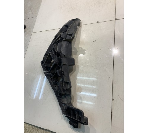 Кронштейн заднего бампера (правый)