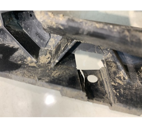 Кронштейн заднего бампера (правый)