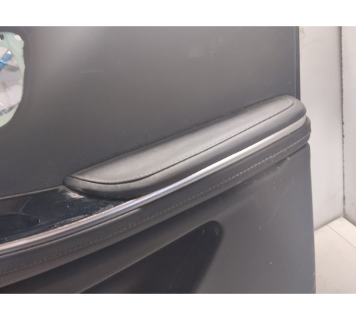 Обшивка двери передняя правая