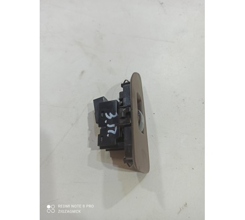 Кнопка стеклоподъемника (задняя правая)