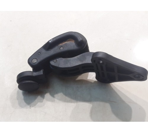 Механизм открывания форточки средней двери(левый)