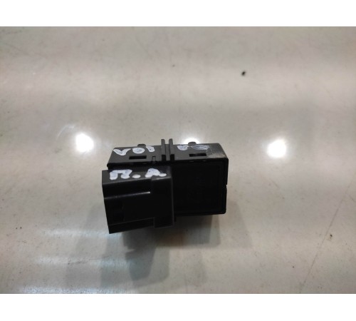 Кнопка центрального замка (передняя, левая)