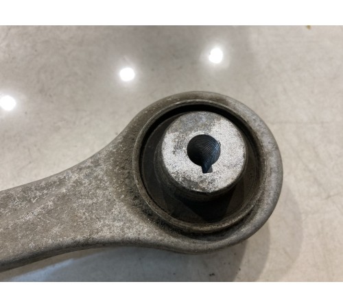 Рычаг подвески (передний,врехний,правый)