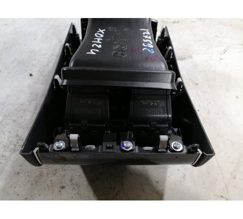 Накладка центральной консоли задняя с воздушным дефлектором