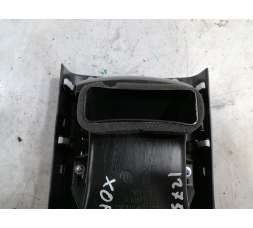 Накладка центральной консоли задняя с воздушным дефлектором