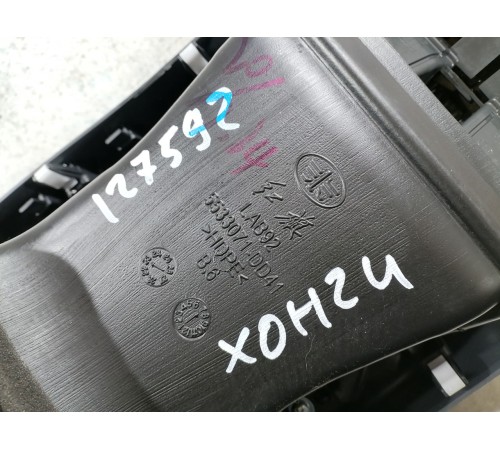 Накладка центральной консоли задняя с воздушным дефлектором